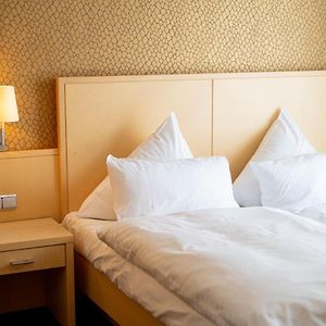 Comfort Zimmer mit Kingsize-Bett